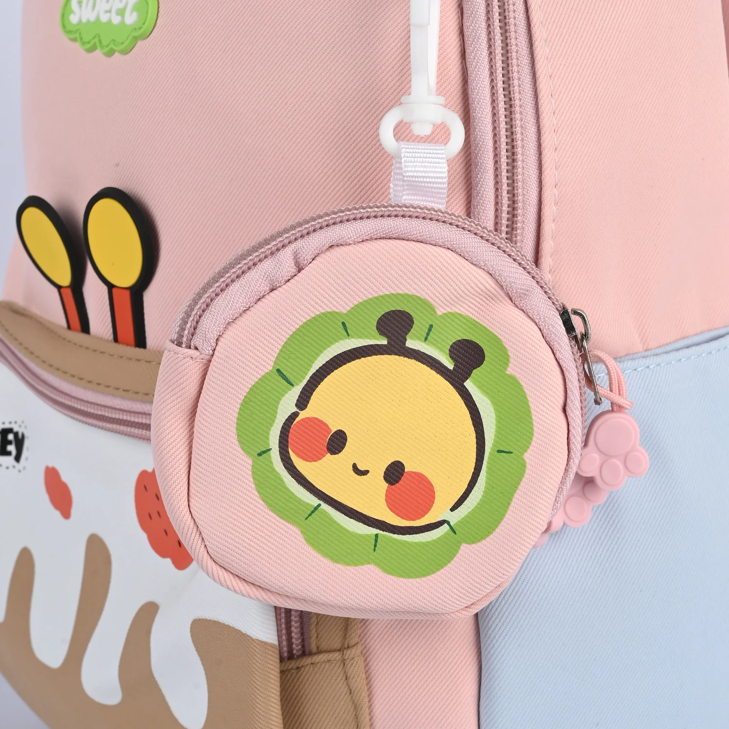 Stylish Backpack For kids - Image 3