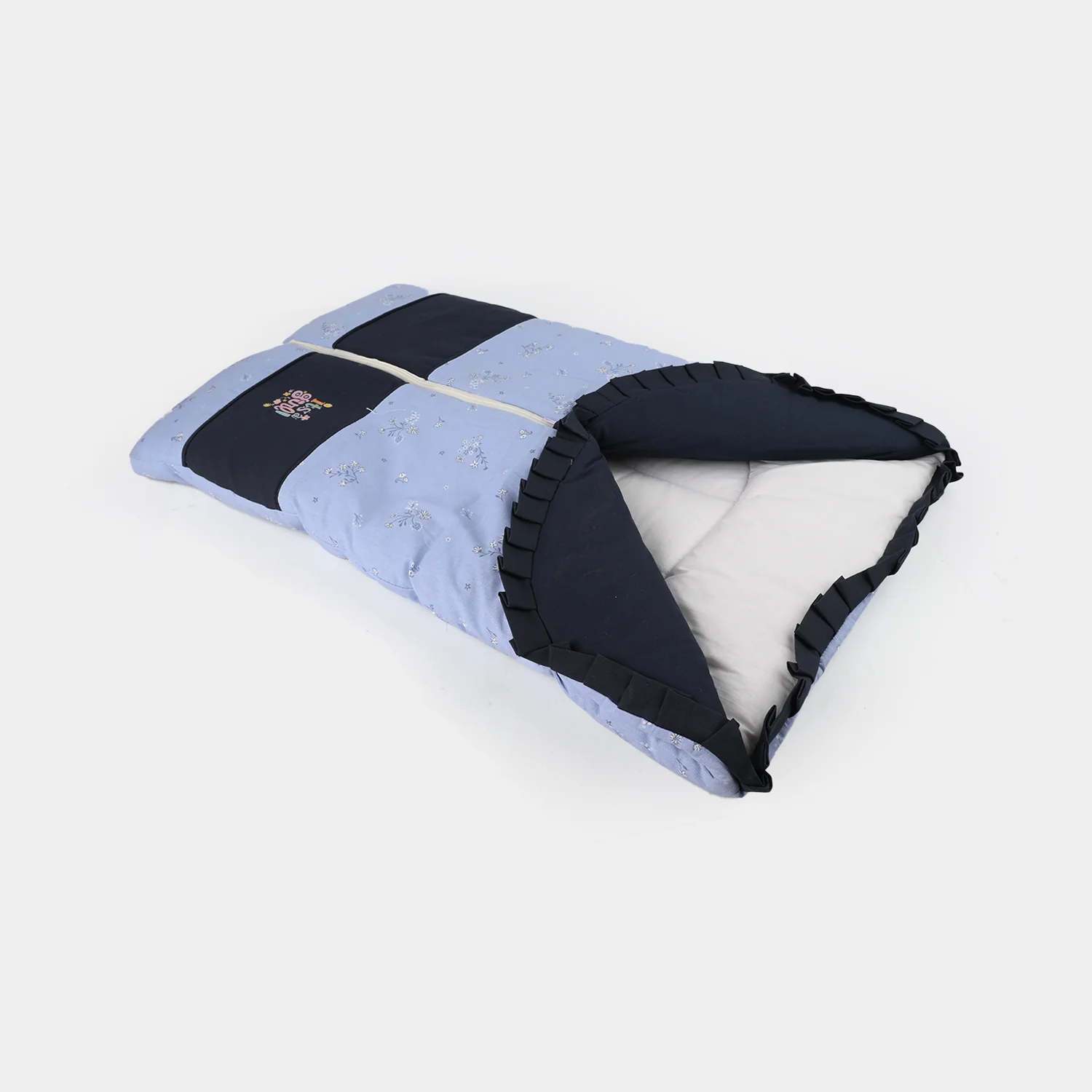 Baby Carry Nest With Zipper Closure - Image 2