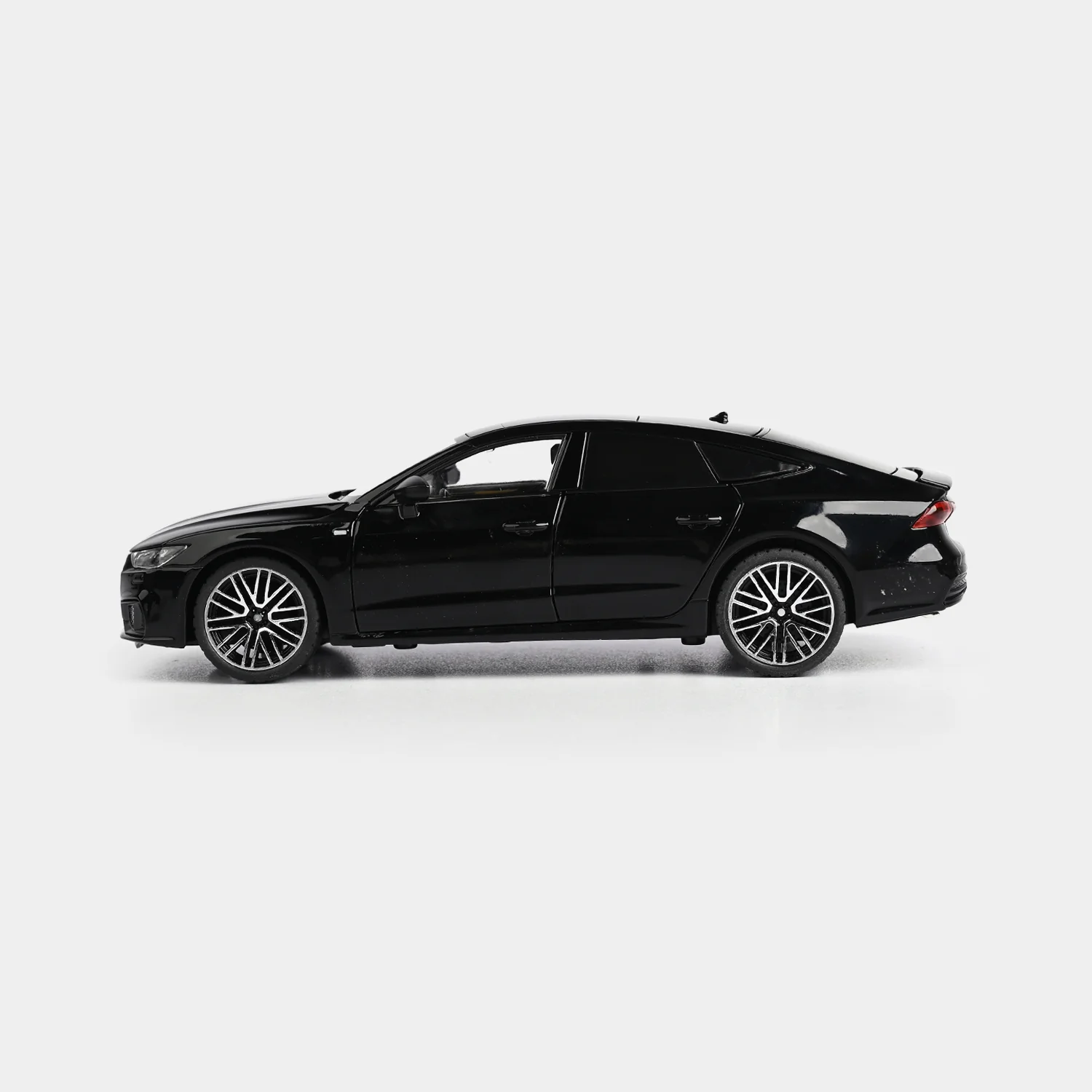 Die-Cast Model Car | 1:24 Scale Collector’s Edition - Image 3