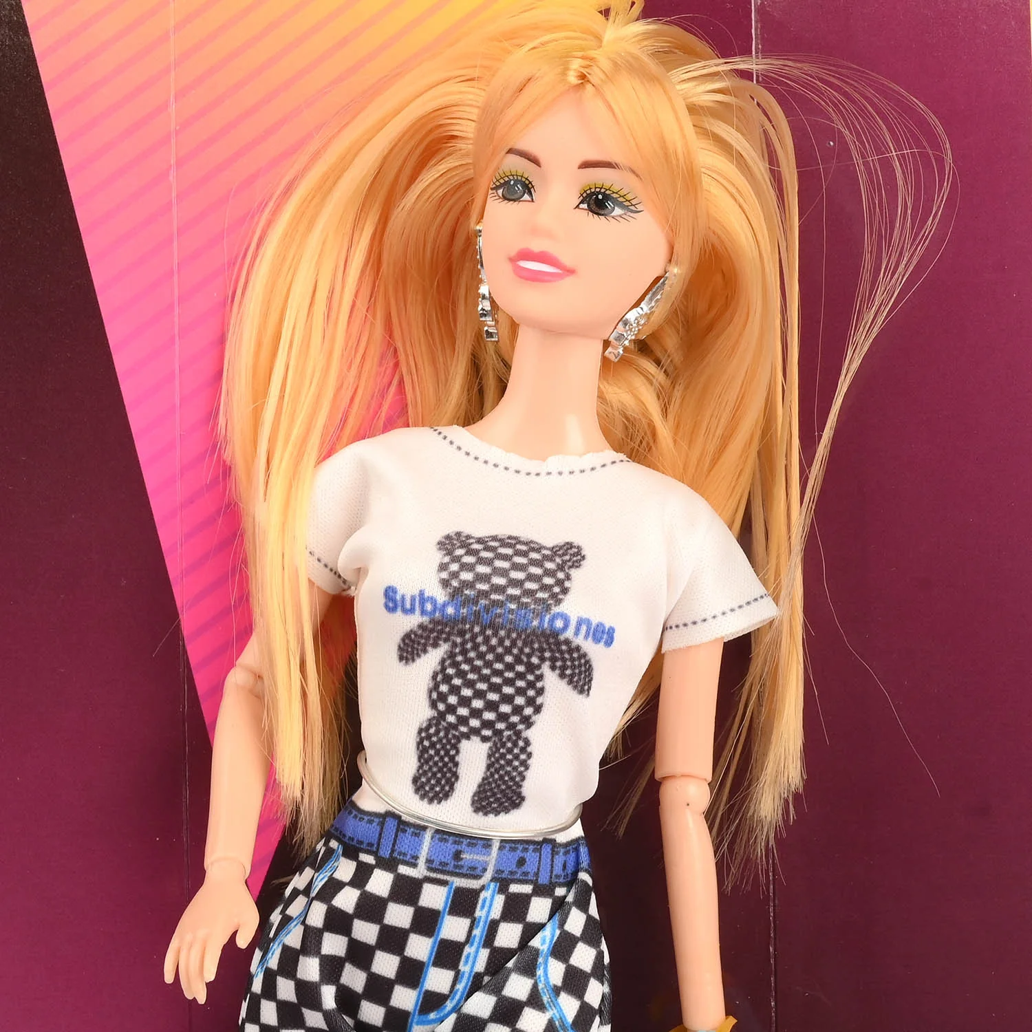 Fashion Girl Doll – Trendy Checkered Outfit & Accessory - Image 3
