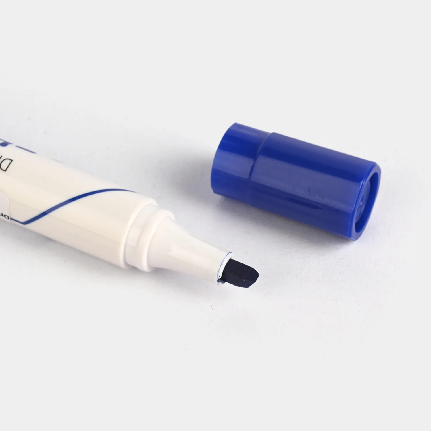 Blue Whiteboard Marker – Bold, Reliable, Professional - Image 2