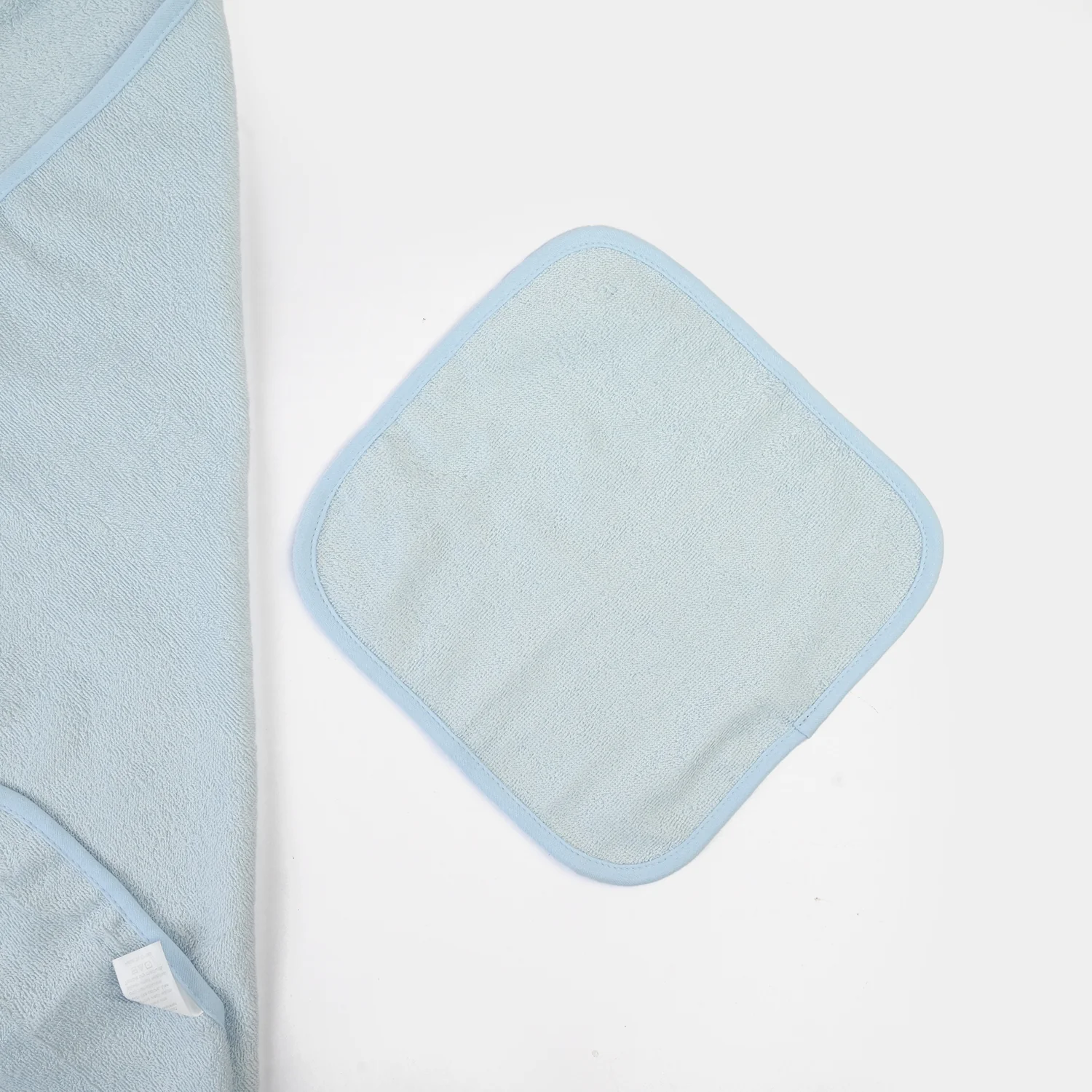 Hooded Bath Towel With Face Towel - Image 4